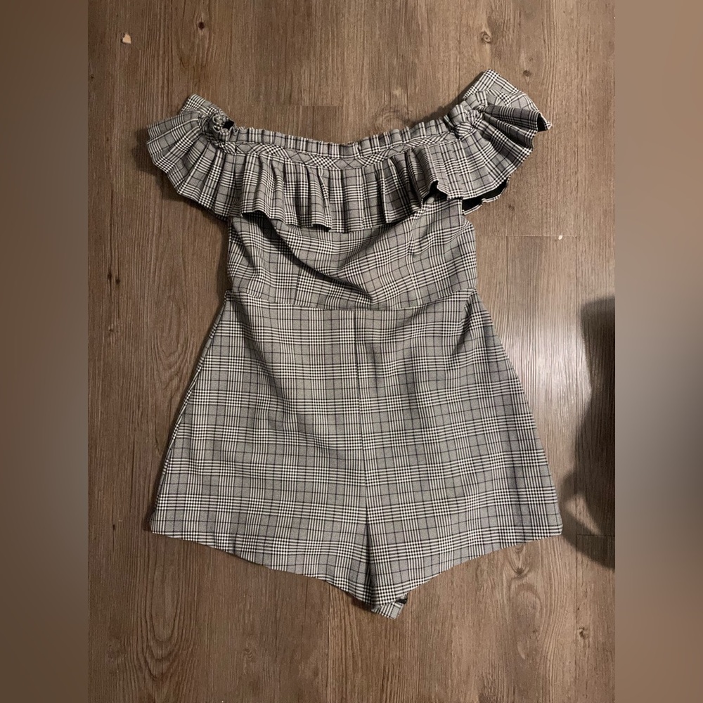 NWT Urban Outfitters Romper with Over the Shoulder Detail and Ruffles | US 2